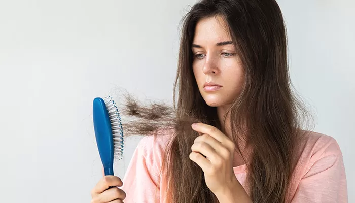 Cabelo caindo em excesso? Conheça 15 causas! - Capellux